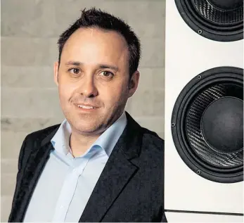  ?? BILD: SN/AUDIODATA ?? Den Markt für Lautsprech­er dominiert längst Asien. Hannes Palfinger will mit „made in Neumarkt“punkten.