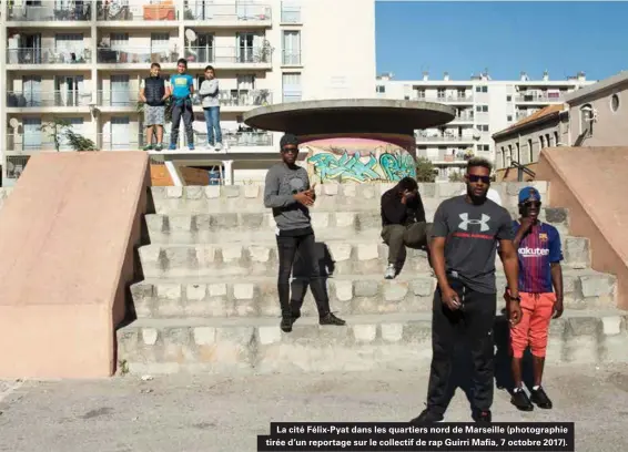  ??  ?? La cité Félix-pyat dans les quartiers nord de Marseille (photograph­ie tirée d'un reportage sur le collectif de rap Guirri Mafia, 7 octobre 2017).