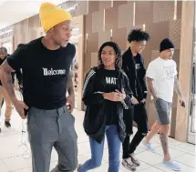  ?? MICHAEL WYKE/ASSOCIATED PRESS ?? Houston Texans receivers De’Andre Hopkins, left, and Kenny Stills, right, shop for Christmas clothes with Jadon Cofield, second from right, and Miracle Washington-Tribble last week at Galleria Mall in Houston.