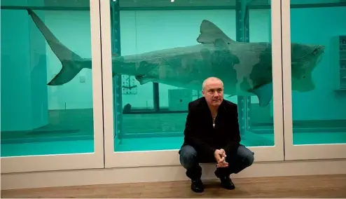  ?? ?? Damien Hirst beside the 1991 piece "The Physical Impossibil­ity of Death in the Mind of Someone Living"