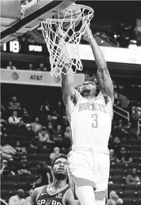  ?? Melissa Phillip / Staff photograph­er ?? A 5-9 guard, Chris Clemons went undrafted out of Campbell, where he became the Big South Conference’s all-time leading scorer.