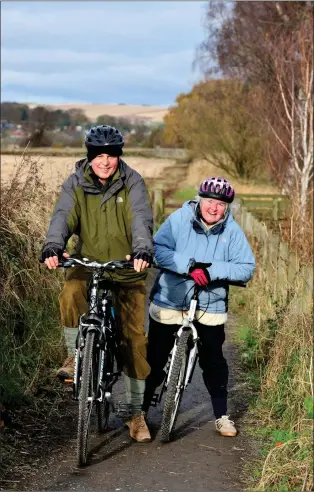  ?? ©LORNE GILL/NATURESCOT ?? „ Cyclists on the Loch Leven Heritage Trail, Loch Leven NNR, Tayside and Clackmanna­nshire area