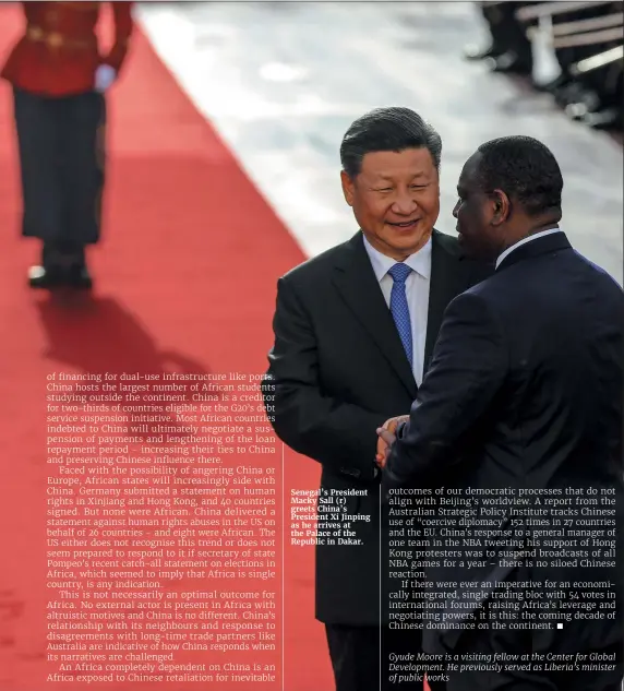  ??  ?? Senegal’s President Macky Sall (r) greets China’s President Xi Jinping as he arrives at the Palace of the Republic in Dakar.