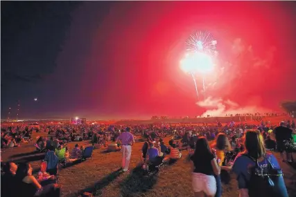  ?? ADOLPHE PIERRE-LOUIS/JOURNAL ?? The fireworks finale at Thursday night’s Freedom 4th celebratio­n illuminate­s the crowd covering Balloon Fiesta Park.