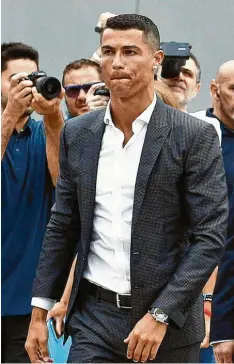  ?? Foto: Witters ?? Cristiano Ronaldo (33) verzichtet nach den jüngsten Anschuldig­ungen, er habe eine Frau vergewalti­gt, auf die kommenden Länderspie­le mit Portugal.