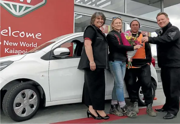  ?? MATTHEW SALMONS/FAIRFAX NZ ?? Jackie Palmer (from left) joins Lorna Shearing and Jim Gaul in celebratio­n as Brendon Western hands over the keys