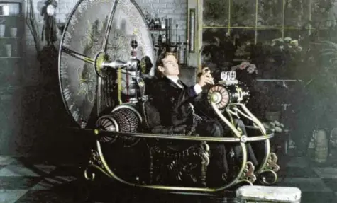  ?? Foto: Ullstein/United Archives ?? 1960 stieg Wissenscha­ftler George (Rod Taylor) in die Zeitmaschi­ne im gleichnami­gen Film – die Idee zu der Geschichte hatte H.G.Wells.