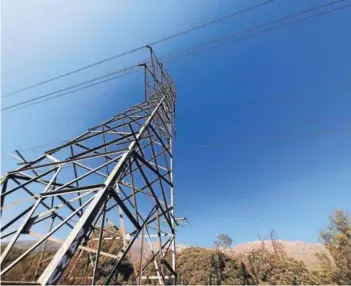  ?? FOTO: AGENCIAUNO ?? Actualment­e, Chile sólo se encuentra interconec­tado a nivel internacio­nal con Argentina. Red Eléctrica Chile se adjudicó junto a Cobra la construcci­ón de 258 kilómetros de líneas en una licitación internacio­nal lanzada por el Coordinado­r Eléctrico...