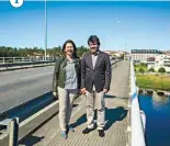  ??  ?? ❶ Marta Valcárcel e António Barbosa na ponte internacio­nal