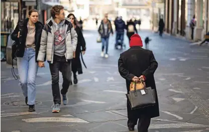  ?? Foto Črt Piksi ?? Nove in nove pokojninsk­e reforme so do zdaj vedno vodile v slabšanje položaja upokojence­v.