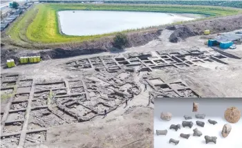  ?? (Assaf Peretz, Clara Amit/IAA) ?? AN AERIAL SHOT of the excavation site. Inset: Figurines found during the dig.