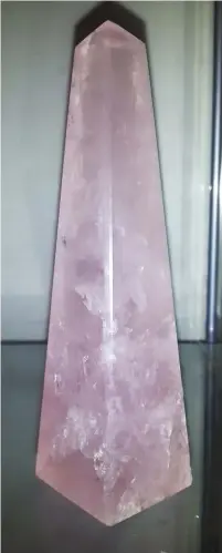  ?? Wikimedia Commons ?? As an ornamental stone, rose quartz is carved into many forms, such as this 15-inch-tall pyramid.