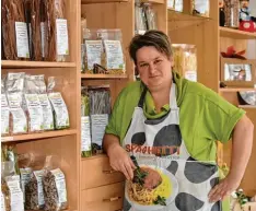  ?? Foto: Anja Worschech ?? Michaela Wolf hat sich getraut: Vor zwei Jahren eröffnete die gebürtige Dresdnerin ihre eigene kleine Nudelmanuf­aktur und trumpft mit Bier , Weißwurst und Kakao Nudeln auf.