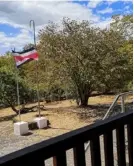  ?? MELISSA SOLAnO ?? El fuerte viento agitó la bandera la casona de Santa Rosa, en Guanacaste.