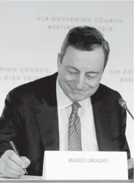  ?? Foto: Efe ?? Mario Draghi, ayer en Riga, tras el consejo del BCE.