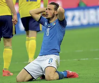  ??  ?? Disperato Alessandro Florenzi dopo il gol fallito nel secondo tempo contro la Svezia