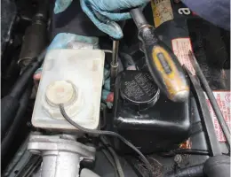  ??  ?? Care was required to avoid cracking the plastic brake fluid reservoir outlet while easing the old hose off.