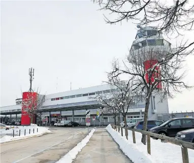  ?? [ Picturedes­k/G. Peroutka] ?? Auf dem Klagenfurt­er Flughafen herrscht meist wenig Betrieb. Daran ändert auch der neue Eigentümer nichts.