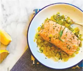  ?? LYNDA BALSLEV-TASTEFOOD ?? Roasted salmon with leek compote