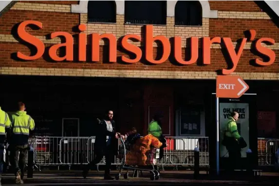  ?? (Getty) ?? Hourly salaries will rise from £9.30 to £9.50 for frontline workers