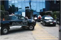  ?? ?? LOS POLICÍAS tienen tomadas las instalacio­nes de la Secretaría de Seguridad de la entidad