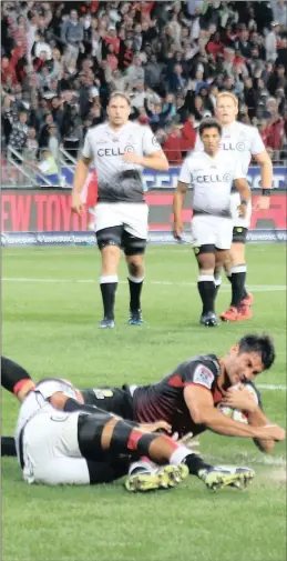  ??  ?? END ZONE: Lionel Cronje scores for the Southern Kings during yesterday’s Super Rugby match against the Sharks at Nelson Mandela Bay Stadium in Port Elizabeth. STUART HESS