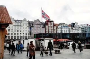  ?? TUVA ÅSERUD (ARKIV) ?? Da samfunnet åpnet opp igjen 25. september, gikk flagget til topps på Torget i Bergen.