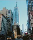  ?? Foto: dpa ?? Das Empire State Building ist bei New Yorkern und Menschen, die die Stadt be‰ suchen, beliebt. Es steht schon ziemlich lange in New York. Vor vielen Jahren war es mit seinen 443 Metern der höchste Wolkenkrat­zer der Welt.