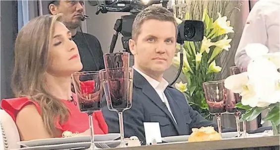  ??  ?? Las caras lo dicen todo. La Sole y Del Moro se sentaron juntos, pero ninguno de los dos se calló nada. Hubo pases de factura y pocas sonrisas.