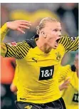  ?? FOTO: BECKER/DPA ?? Torschütze Erling Haaland jubelt nach dem Tor zum 3:2.