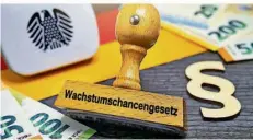  ?? FOTO: CHRISTIAN OHDE/IMAGO ?? Das Wachstumsc­hancengese­tz ist beschlosse­n. Doch es kommt laut Finanzmini­ster Christian Lindner „wesentlich kleiner“als geplant.