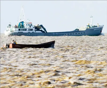  ?? Charles photo) ?? I’ll race you! A fishing boat and a ship as seen from the Kingston seawall on Thursday. (Orlando