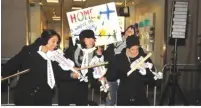  ?? (Screenshot) ?? ADALAH-NY demonstrat­es against the Israeli Philharmon­ic.