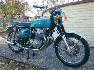  ??  ?? INSET: Rollo Feilding's mates with the CB750. BELOW: Vic World's pre-production CB750.