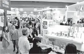  ?? Gambar Bernama ?? EKSPO TAIWAN: Orang ramai mengunjung­i pameran Ekspo Taiwan 2019 di Pusat Konvensyen Setia SPICE di George Town, pada Sabtu.
Pameran selama dua hari yang bermula pada Sabtu mempamerka­n 140 produk Taiwan di 110 gerai.