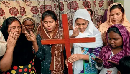  ??  ?? Pakistan Christians pray for Asia Bibi, a Catholic mother of five who has been on death row since 2010 accused of blasphemy in Multan.