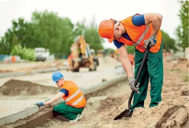  ?? PHOTO: 123RF ?? Auckland’s builder shortage has been compared to the situation in Canterbury after the earthquake­s.