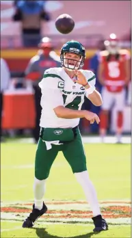  ?? Reed Hoffmann / Associated Press ?? New York Jets quarterbac­k Sam Darnold during a game against the Kansas City Chiefs on Nov. 1.