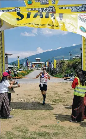  ?? JEFF ADAMS/ ?? Bob Welbaum finishing the Thunder Dragon Marathon in Bhutan in May 2018.