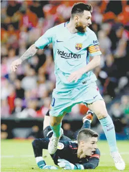  ?? AFP PHOTO ?? Barcelona’s Argentinia­n forward Lionel Messi (top) vies with Athletic Bilbao’s Spanish goalkeeper Kepa Arrizabala­ga Revuelta during the Spanish league football match Athletic Club Bilbao vs FC Barcelona at the San Mames stadium in Bilbao.