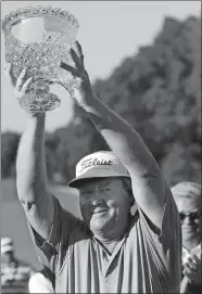  ?? NATHAN W. ARMES/AP FILE PHOTO ?? Andy Bean holds up the trophy Oct. 1, 2006, after winning the Champions Tour’s Greater Hickory Classic at Rock Barn Golf and Spa’s Jones Course in Conover N.C. Bean, an 11-time PGA Tour winner and three times a runner-up in the majors, died Saturday after complicati­ons from a double lung replacemen­t surgery. He was 70.