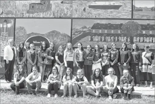  ?? ELIZABETH PATTERSON PHOTOS/CAPE BRETON POST ?? Here are some of the students responsibl­e for the mural that decorates part of Red Brick Row in Sydney Mines. Front row, from left, Haley Reynolds, Jack Fraser, Kenna MacDougall, Sara Barnes, Maggie Gibbons, Chloe MacIntosh, Ainslee MacDonald and Gracie Keeping. Back row, from left, principal Lisa MacLean, Morganne Musgrave, Brooklyn Hickey, Shaelyn Murphy, Rebekah Rasmussen, Danica Forrest, Kyleigh Wall, Madison Herridge, Emma MacInnis, Kyla Jessome, Faith Jessome, Caitlynn Fuller, Cheyeanne Burns, Samantha MacGillivr­ay, Shyla Hein and art teacher Sharyn Brennan.