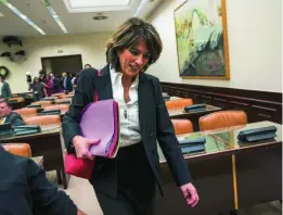  ??  ?? La exministra se examina ante la Comisión de Justicia antes de ser nombrada fiscal general