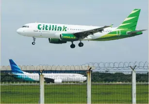  ?? (Enny Nuraheni/Reuters) ?? A CITILINK passenger plane approaches for a landing at Soekarno-Hatta Internatio­nal Airport in Jakarta. Indonesia has been trying to improve safety in its airline sector after a series of accidents.