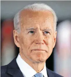  ?? FOTOS: MATT ROURKE/DPA, JEFF KOWALSKY/AFP ?? Joe Biden (links) gewinnt im Zweikampf der US-Demokraten für die Präsidents­chaftskand­idatur die Vorwahlen in mehreren US-Bundesstaa­ten gegen seinen Rivalen Bernie Sanders.