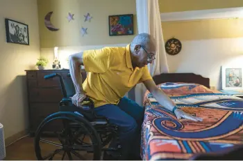  ?? WONG MAYE-E/AP ?? Alex Morisey lifts himself out of his wheelchair in his room at a nursing home last month in Philadelph­ia.