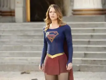  ?? DARREN MICHAELS/CBS ?? Melissa Benoist, the star of Supergirl, is a woman, “not a little girl,” says Miley Cyrus.