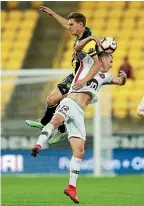  ?? GETTY IMAGES ?? Gianni Stensness, of the Phoenix, and Mitchell Duke, of the Western Sydney Wanderers, compete for a header in their A-League match last Sunday.