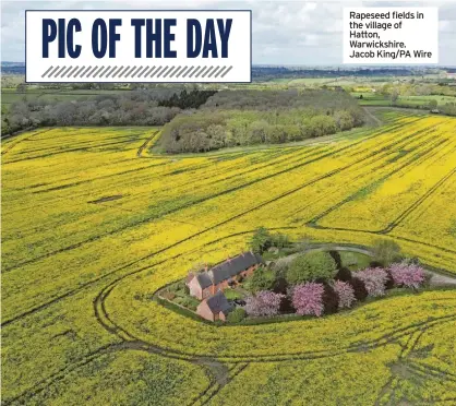  ?? ?? Rapeseed fields in the village of Hatton, Warwickshi­re. Jacob King/pa Wire