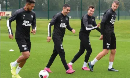  ?? Photograph: Serena Taylor/Newcastle United via Getty Images ?? Joelinton, Miguel Almirón, Javier Manquillo and Florian Lejeune warm up before training.